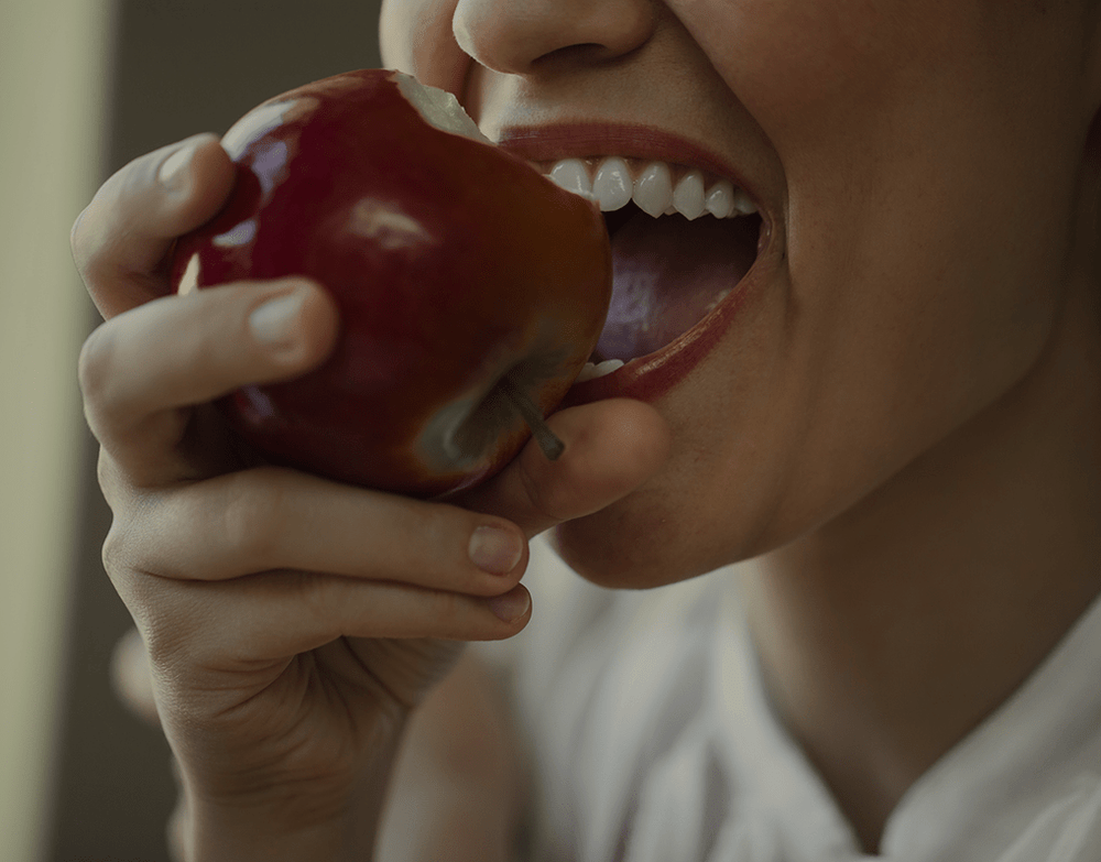 Do Apples Really Make Your Teeth Whiter? (2023 Guide) NatruSmile